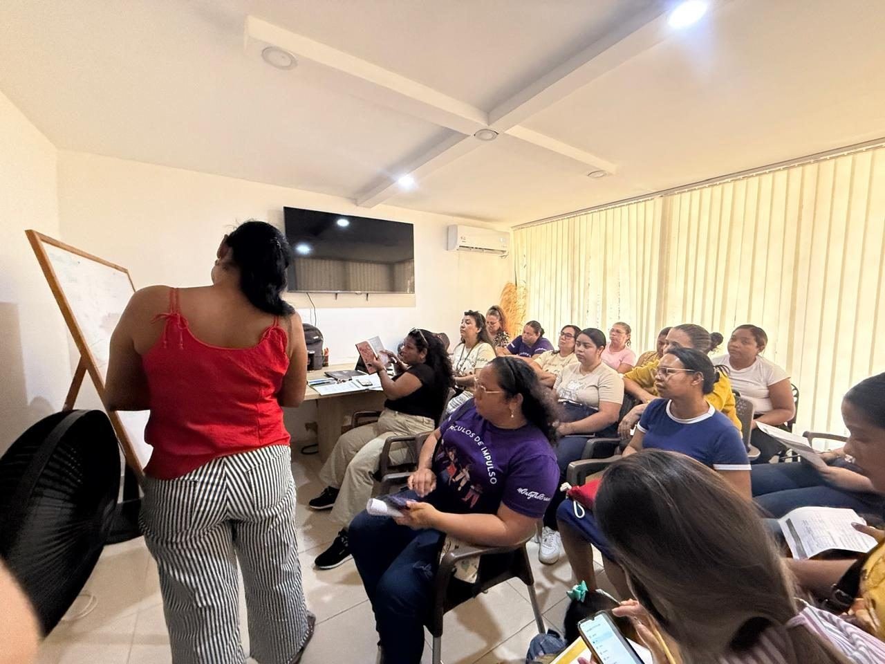 Taller de costos para emprendedoras de la Red MUVA.